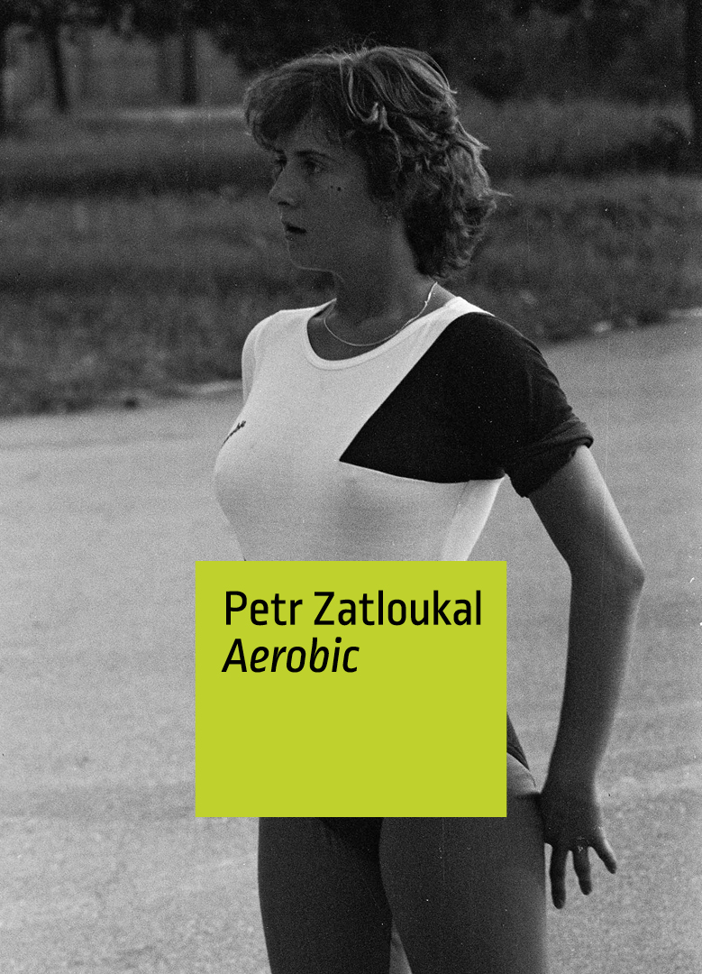 zdjęcie kobiety, czarno-białe, napis Peter Zatloukal