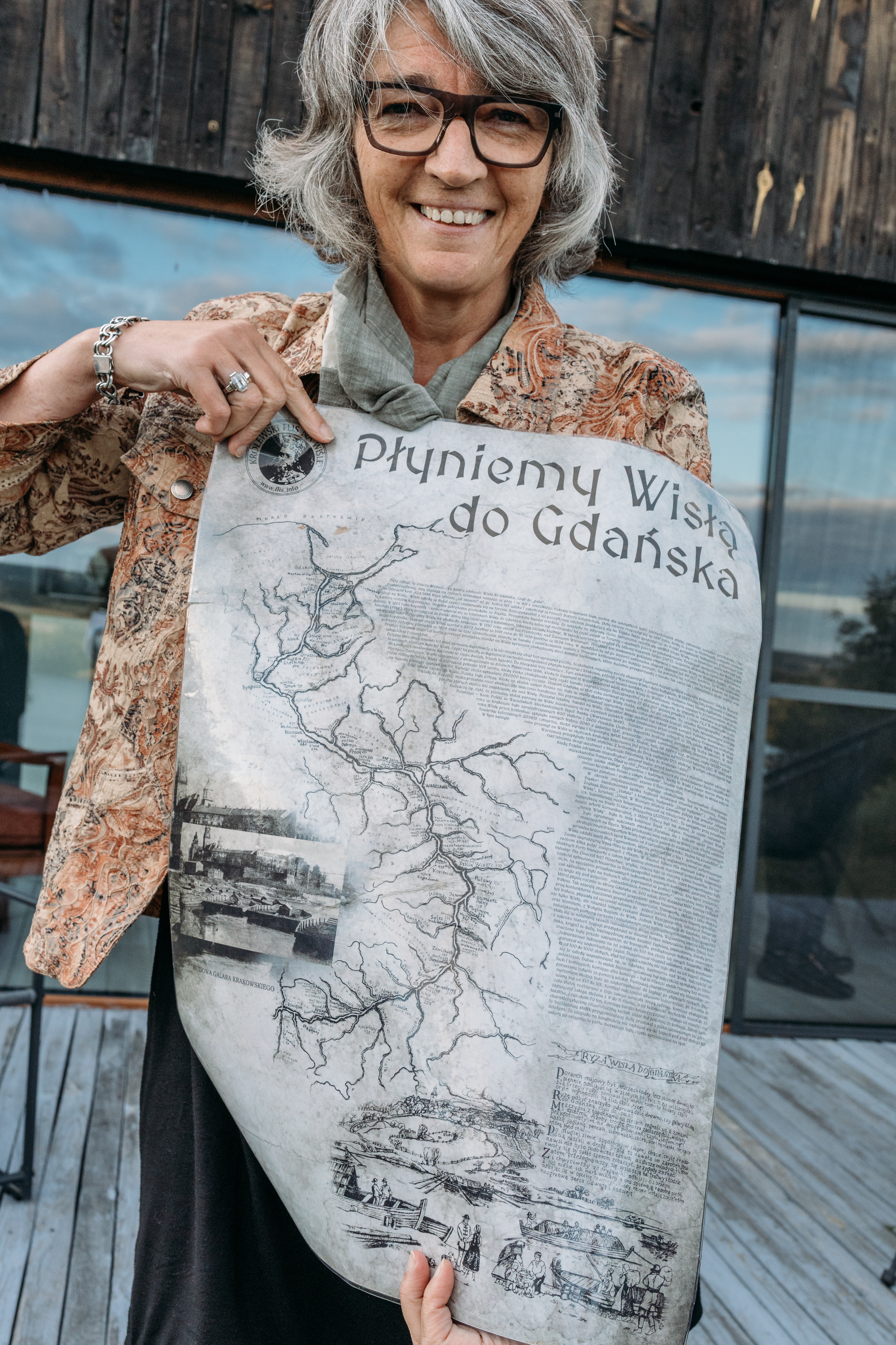 prowadząca spotkanie prezentuje dawną mapę rzeki wisły