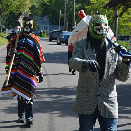 Adam-Niklewicz-LA-PINATA-OF-2020-performans