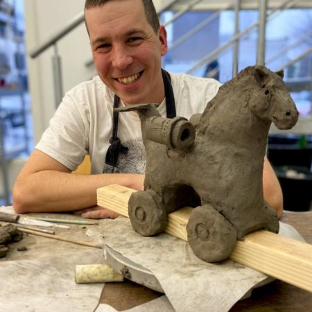 prowadzący zajęcia ceramiki online 