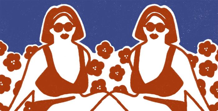 praca plastyczna, ilustracja, wizerunki dwóch kobiet - zarys, niebieskie tło, kwiaty. 