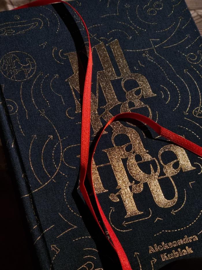 banerek informacyjny, zdjęcie książki napis Aleksanda Kubiak