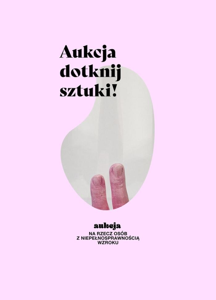 baner informacyjny, aukcja dotknij sztuki. różowe tło i  nazwa aukcji, fotografia rzeźby w formie palcy. 